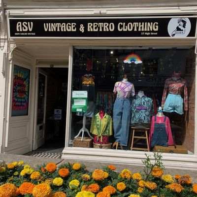 Retro deals clothing stores